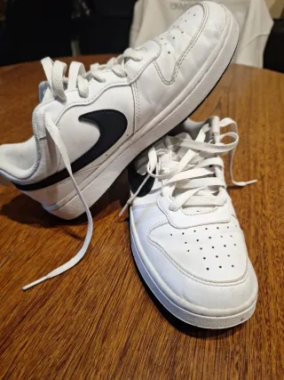 Zapatillas Nike Blancas y Negras