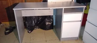 Escritorio Gris y Blanco
