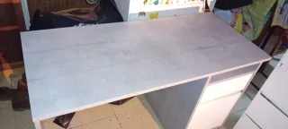 Escritorio Gris y Blanco