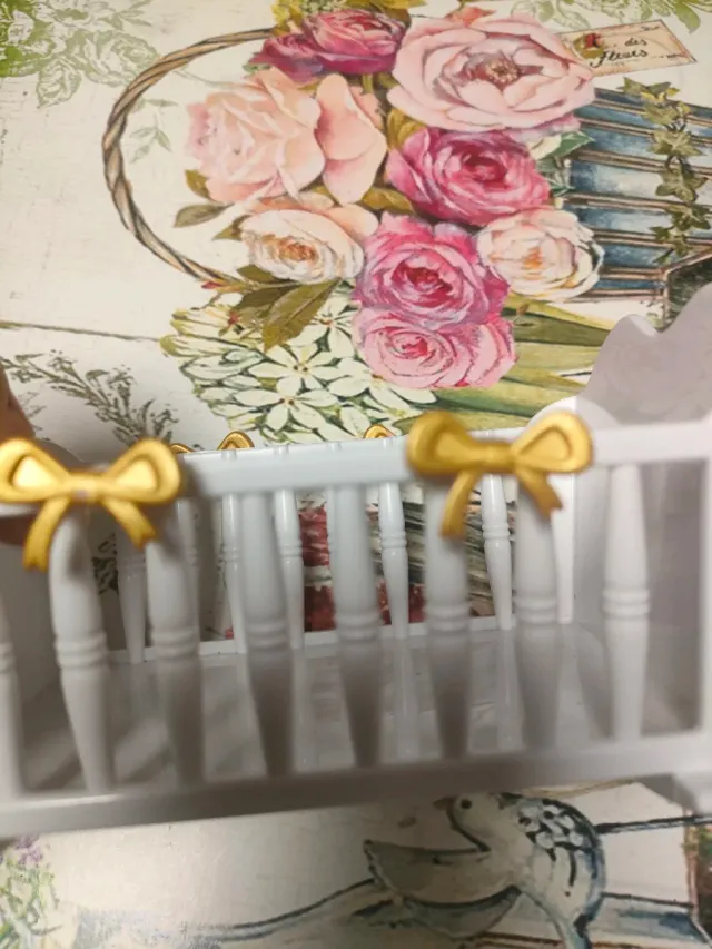 Culla Barriguitas con nastri dorati