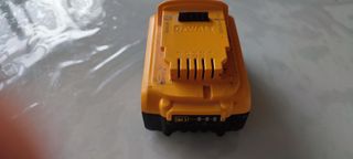 Batería DeWalt 18V XR 5.0Ah Li-Ion.