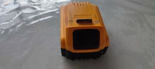 Batería DeWalt 18V XR 5.0Ah Li-Ion.