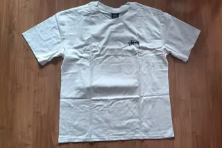 Camiseta Stussy Blanca y Rosa