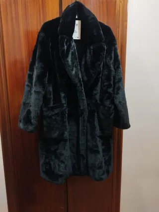 Abrigo pelo negro talla XL- 42