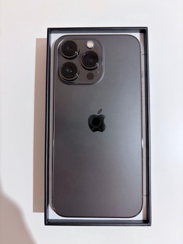 iPhone 14 Pro Viola e iPhone 13 Pro Nero in vendita