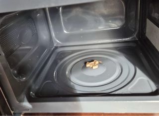 Microondas SAIVOD blanco  muy poco uso.