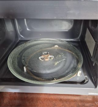 Microondas SAIVOD blanco  muy poco uso.