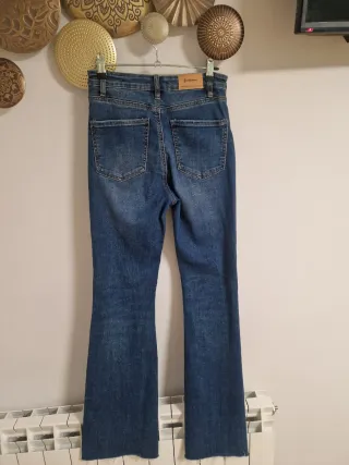 Pantalón campana Stradivarius azul