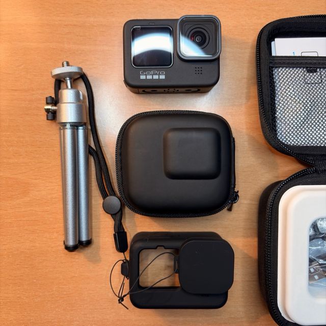 GoPro Hero 9 Black + estuche + trípode