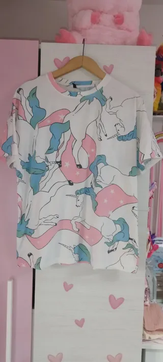 Camiseta blanca con unicornios