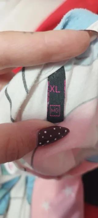 Camiseta blanca con unicornios