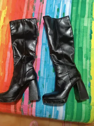 Stivali neri Bershka donna tacco alto