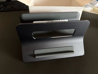 Soporte Vertical Aluminio Macbook/Portátil