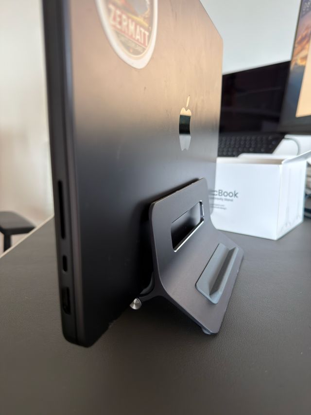 Soporte Vertical Aluminio Macbook/Portátil