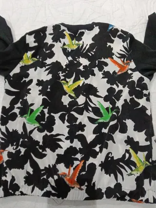 Cazadora fina colibrís estampado