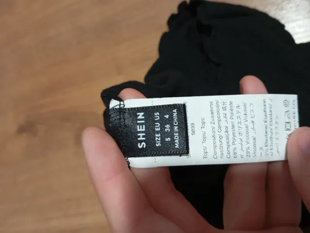 Top negro Shein con botones