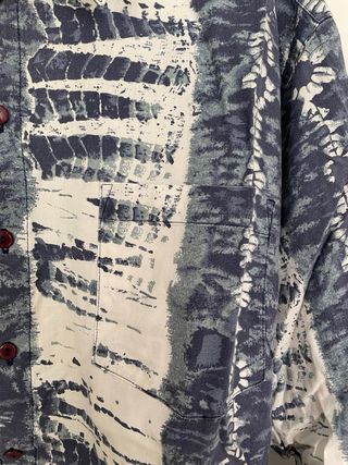 Camisa vintage con estampado azul y blanco