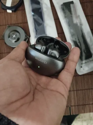 Reloj Huawei GT2 Pro + Freebuds 4i +accesorios.