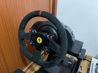 Simulatore Thrustmaster T300 Ferrari Alcantara Edition in vendita