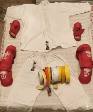 Kimono Karate Blanco con Accesorios