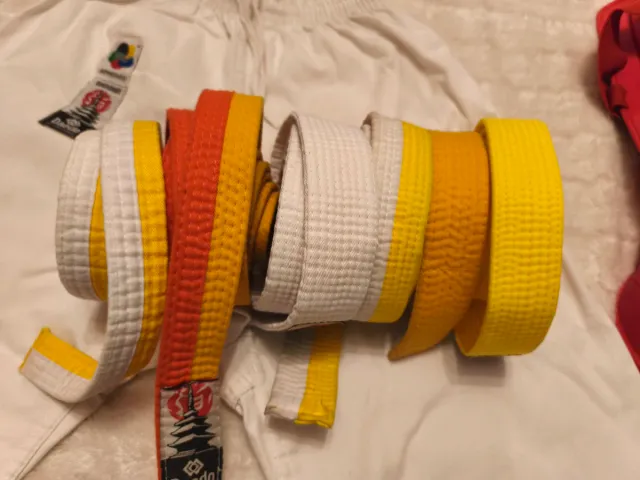 Kimono Karate Blanco con Accesorios