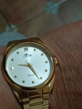 Reloj Lotus Chapado Oro . Dorado
