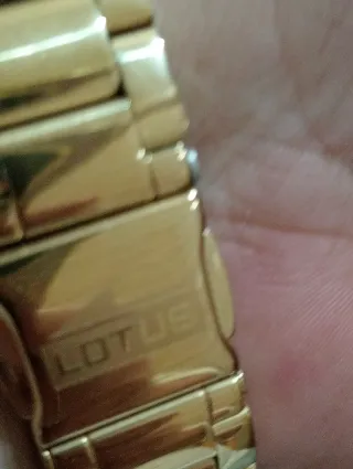Reloj Lotus Chapado Oro . Dorado