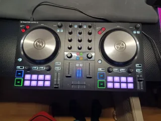 Mesa de Mezclas Traktor Kontrol S2