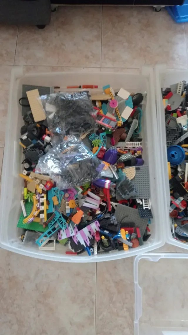 Muchas piezas de  LEGO