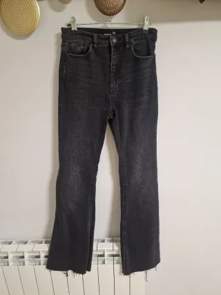 Pantalón campana Stradivarius Talla 38