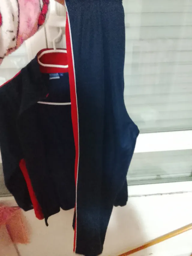 Chándal Jesuitinas Azul Marino y Rojo