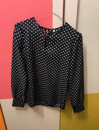 Blusa de lunares negra y blanca