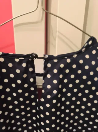 Blusa de lunares negra y blanca