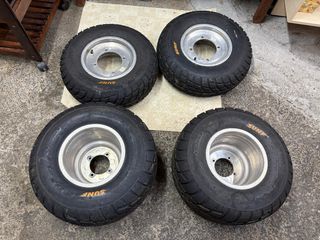 Llantas quad Douglas y neumáticos Sunf