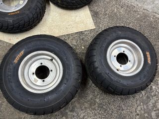 Llantas quad Douglas y neumáticos Sunf