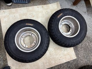 Llantas quad Douglas y neumáticos Sunf