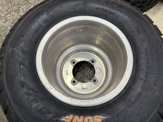 Llantas quad Douglas y neumáticos Sunf