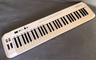 Controlador MIDI Samson Carbon 61