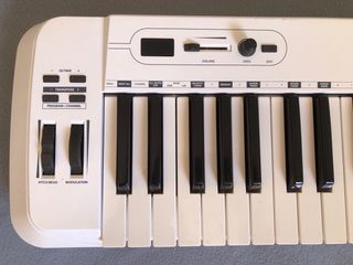 Controlador MIDI Samson Carbon 61