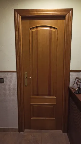 Puertas de pino macizas color roble