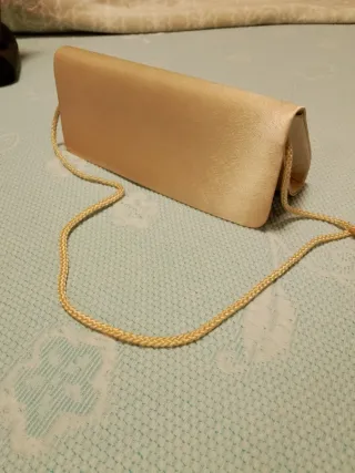 Bolso de fiesta beige y dorado