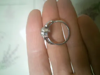 Anillo antiguo con piedra morada