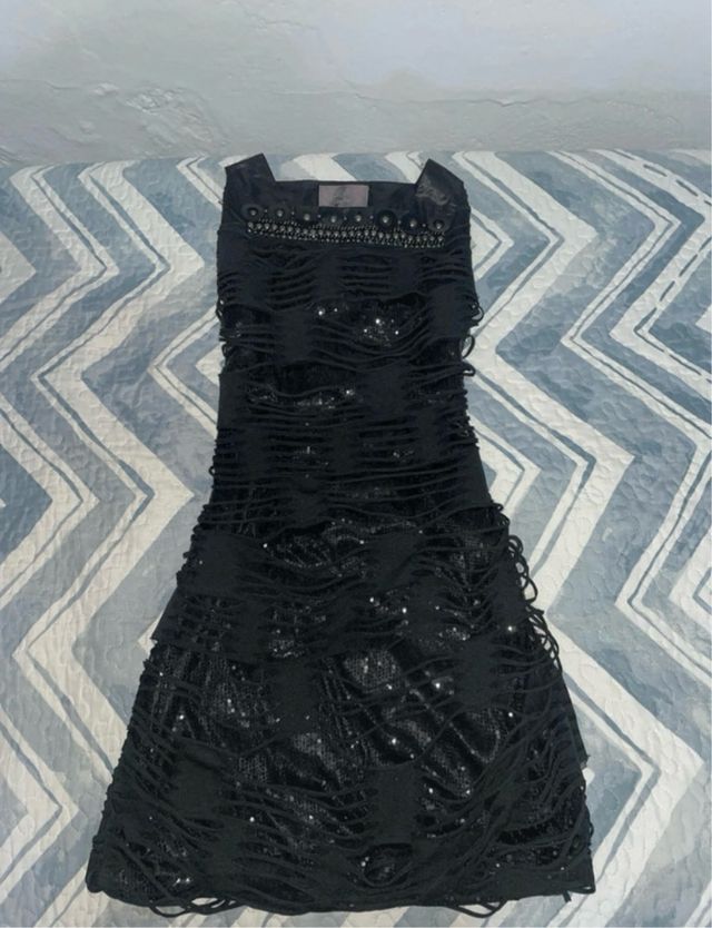 Vestido negro fiesta con pedrería