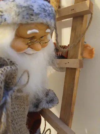 Babbo Natale con scaletta e sacco