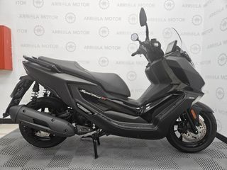 Kymco Super Dink GT 125 2025 con solo 10 km.