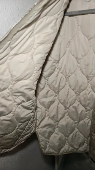 Chaqueta Zara acolchada beige