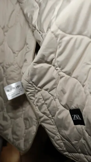 Chaqueta Zara acolchada beige