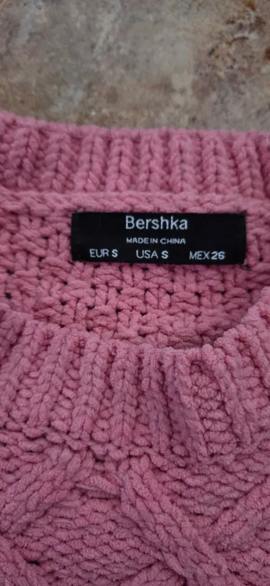 Jersey de lana rosa trenzado