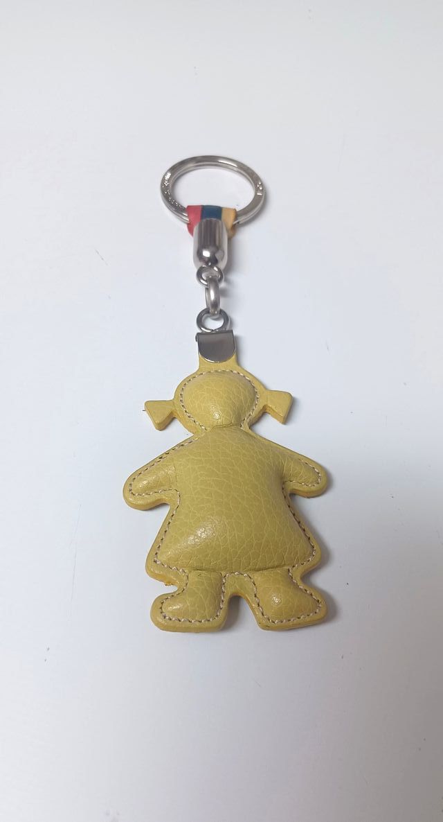 Portachiavi in pelle a forma di bambina