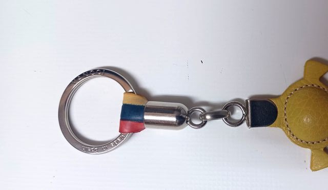 Portachiavi in pelle a forma di bambina